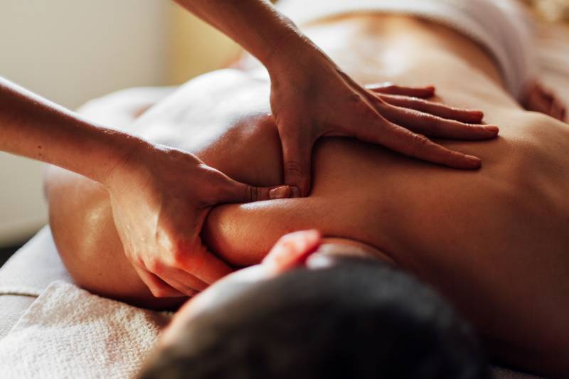 Massage Suédois près de VergMassage Suédois près de Vergèze proche Nîmes: Soulagement musculaire, récupération optimale et apaisement des tensions nerveusesèze: Soulagement musculaire, récupération optimale et apaisement des tensions nerveuses